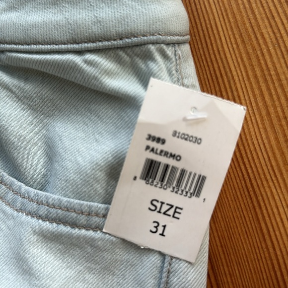 Brand new DL1961 “Hepburn” wide-led high-rise jeans in “Palermo” - Picture 8 of 13